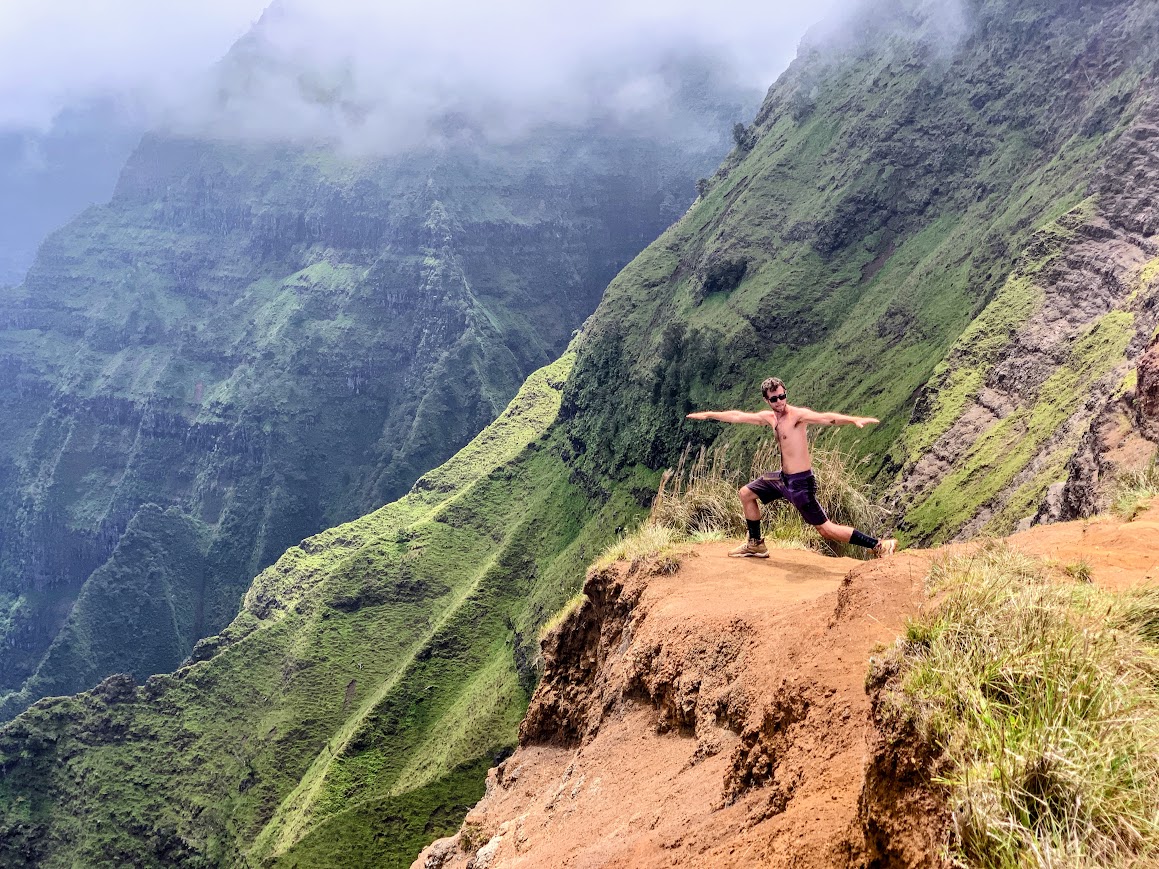 Above and Below Napali guest overlooking the coast